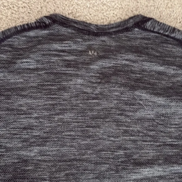 Lululemon Heathered Black Shirt - Men’s Large - Picture 5 of 5